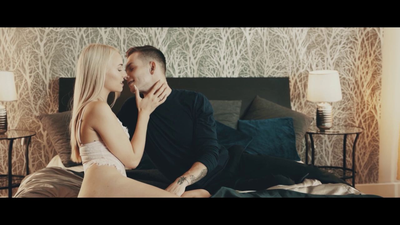 Heat Of The Moment 2 (2025) Cast: Dakota Dove, Kama Oxi, Rika Fane, Simona Purr, Jimmy Bud, Nick Ross, Ricky Rascal, Tommy Gold Genre: Couples, Erotic Vignette, Ethnic, European, International, Romance, Small Tits, All Sex, Blowjob, Vignettes Studio: SexArt Quality: DVDRip Format: MP4 Duration: 01:33:16 Size: 2.29 GB Video: MPEG4 1280x720 25fps 3317 Kbps Audio: AAC 48000Hz 192 Kbps
