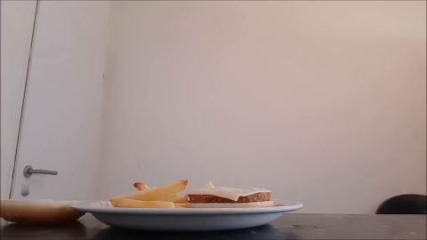 SallySecret - Meinem Macker auf den Burger gepisst [HD 720P]