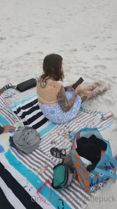 OnlyFans 2021-01-21_2014002437_i_misss_the_beaccchhh_with_my_bad_boo_feliciafisher