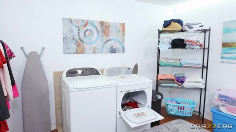 Brazzers Exxtra – Halle Hayes