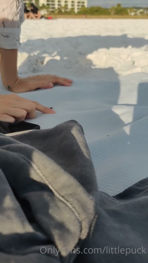 OnlyFans 2020-12-24_1508902244_BEE_TCHES_AT_THE_BEE_TCH_Recently_i_had_a_tarot_reading_that_told_me_to_keep_an