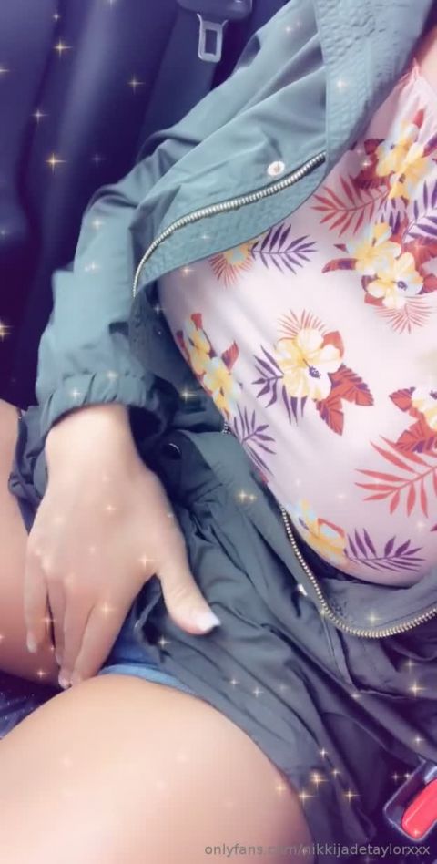 OnlyFans nikkijadetaylorxxx-06-03-2019-24232085-It s rainy and wet here today. Waiting to go ge