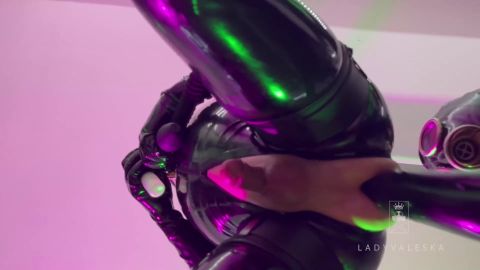 Lady Valeska - Suspended And Fisted [FullHD 1920P]