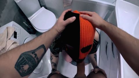 BalaklavaGirl - Mädchen mit dickem arsch bekommt Ärger, bleibt stecken, wird gefickt [FullHD 1080P]