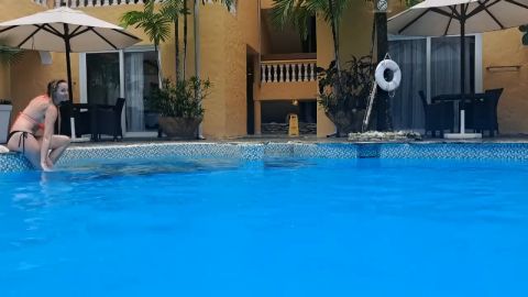 MissJolie109 - HEISS im SWIMMINGPOOL - nasse Spielchen im Bikini [HD 720P]