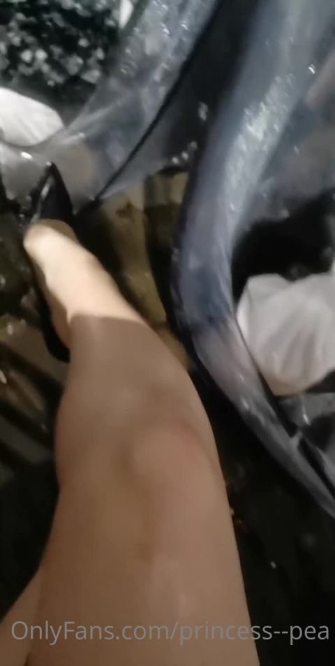 OnlyFans urprincesspea-08-09-2020-113477356-Out with the girls and we got caught in a torrentia