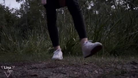 LinaLynn - Schneller PISS im WALD - Userwunsch [HD 720P]