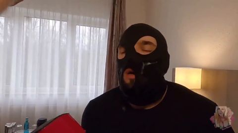 SteffiBlond - MEIN ERSTER USER FICK und SKALVE mit der GEILEN WET WONDER - zu kras... [HD 720P]