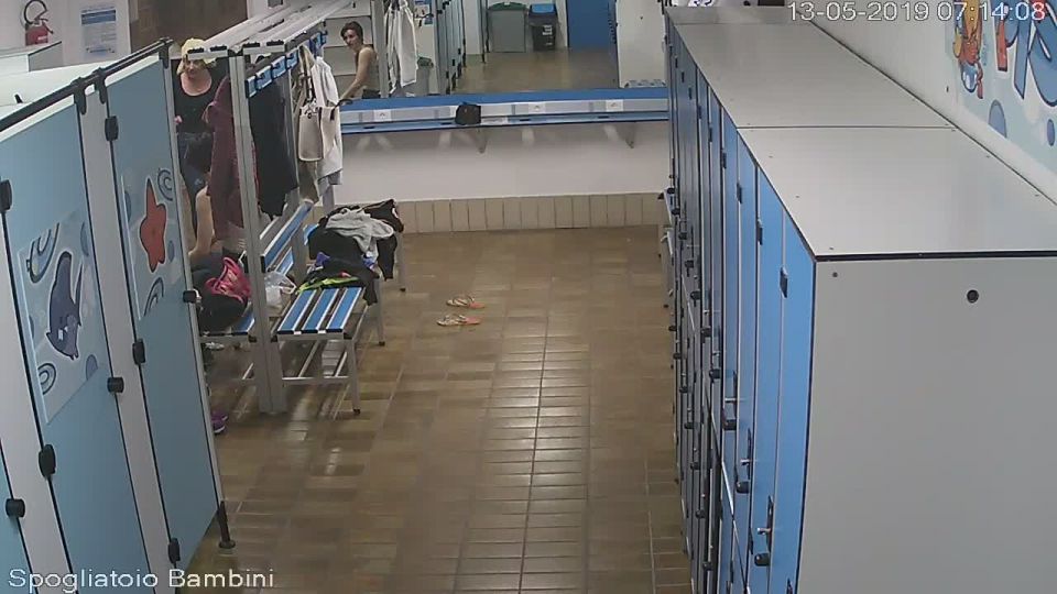 Voyeur - Dressing room at Aquapark - voyeur - voyeur | thefantazy.com