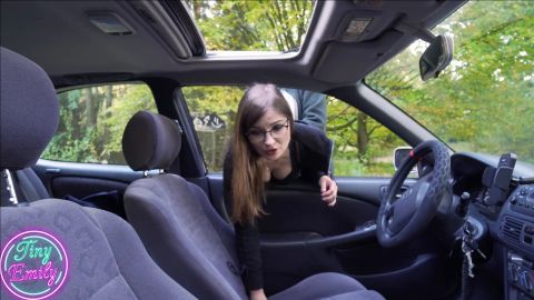 TinyEmily - ParkplatzSex Blank in die Fotze gefickt [FullHD 1080P]