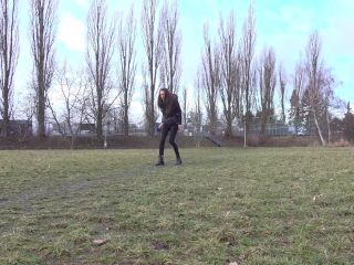 Cynthia Squats [FullHD 1920P] - Screenshot 1