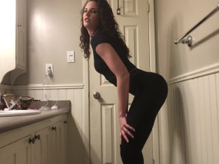Tina Amazon - Black leggings tease counter poop