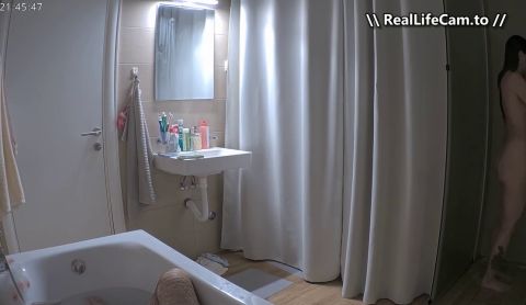 Reallifecam - Dasha And Sasha Have Hot Blowjob And Sex In Bathroom 24.08.2025 [SD 644P]