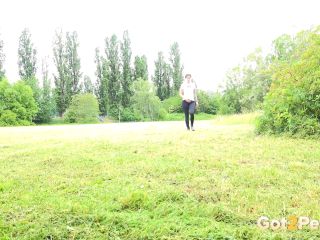 Drenching The Grass [FullHD 1920P] - Screenshot 1
