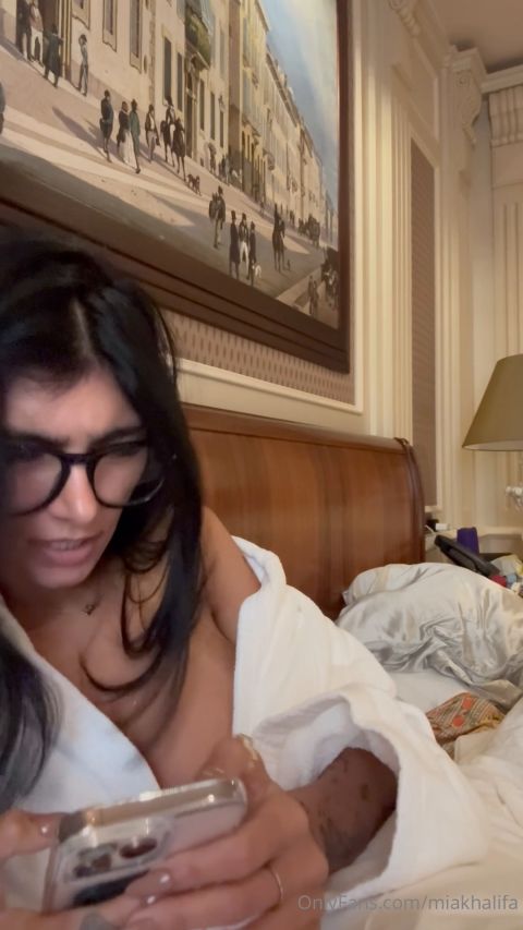 Mia Khalifa - Shaking My Tits, Grinding My Hips, Nips Outtt, Booty Poppinggg + Glasses On [FullHD 1080P]