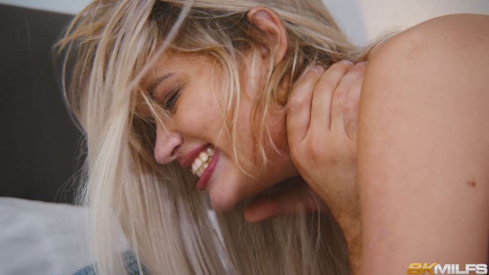 Novella Night - Deep In The Night! [4K 1152P]