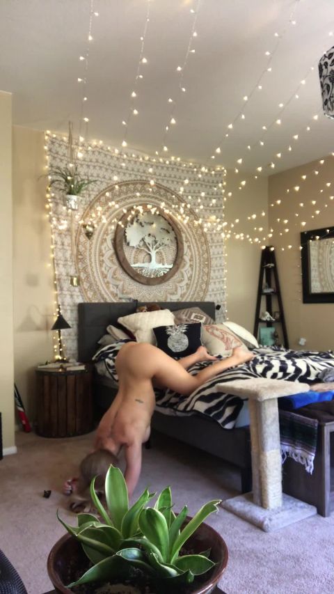 OnlyFans xnicoleanistonx-14-04-2018-2176396-Naked yoga fail lol.