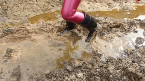 Shinylady2015 - Gummistiefel Spaziergang im Matsch Kiesgrube in wetlook Leggins & ... [HD 720P]