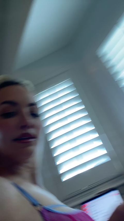 Lindsey Pelas - Livestream [SD 720P]