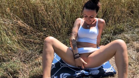 Wet_lana - Riskante Aktion am Kornfeld - Fast vom Bauern erwischt [FullHD 1080P]