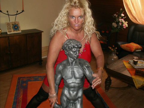 LuderChantal - Heiss auf den Tisch [HD 720P]