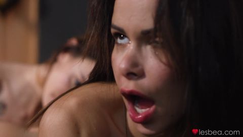 Lesbea – Adelle Unicorn & Jessy Jey